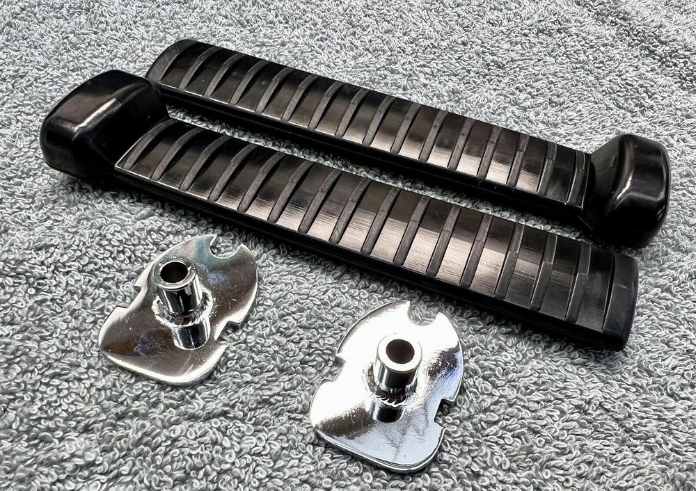New complete foot peg restoration kit 2 rubbers & 2 chrome ends