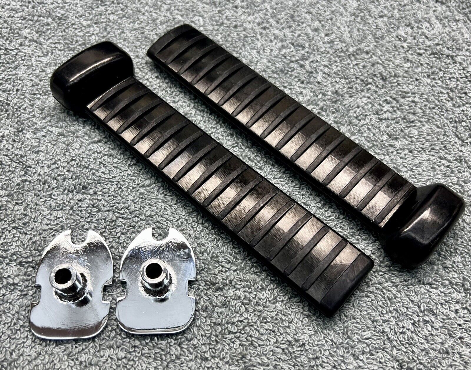 Footpeg Inventor New complete foot peg restoration kit 2 rubbers & 2 chrome ends ...