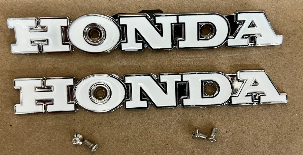 white reproduction tank badge kit with screws 70-71 US90